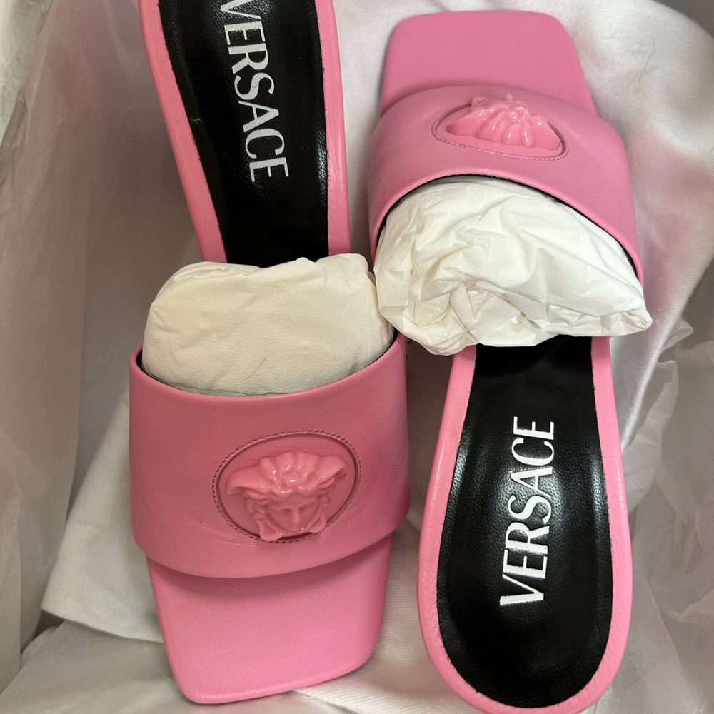 Versace Nappa Mule in Baby Pink - Picture 8 of 10